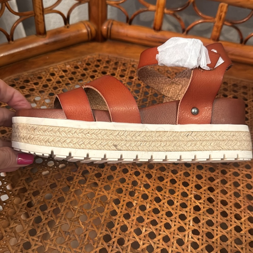 Mia “Evans” Platform Espadrille Wedge Sandal. Size 6 - Picture 8 of 8